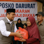 Gubernur Sulsel Andi Sudirman Sulaiman menyalurkan bantuan untuk korban kebakaran di Jalan Baji Dakka Makassar